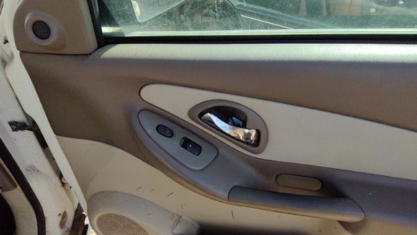 04-05 New Style Malibu Passenger Right Front Door Panel Wth Switches Neutral 52E — photo 5