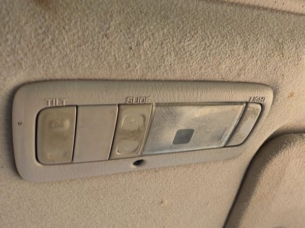 2005 Toyota Matrix Xr Center Overhead Console Oem Dome Light Map Lamp Cubby — photo 1