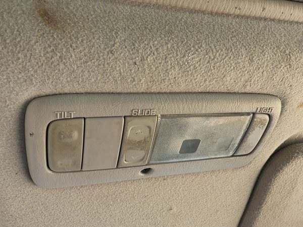 2005 Toyota Matrix Xr Center Overhead Console Oem Dome Light Map Lamp Cubby — photo 4
