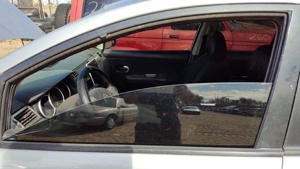 2007-2011 Nissan Versa Driver Left Front Side Window Door Glass Oem 80301El000 — photo 3