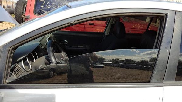 2007-2011 Nissan Versa Driver Left Front Side Window Door Glass Oem 80301El000 — photo 1
