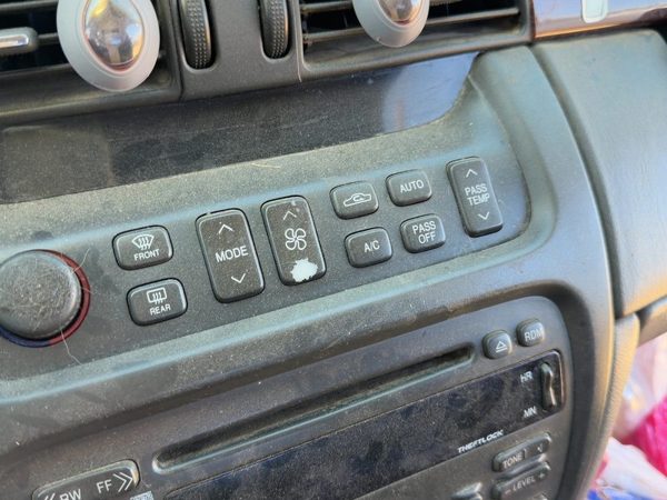 2005 Cadillac Deville Heater A/c Control — photo 2