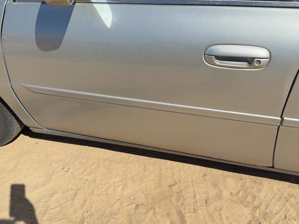 2005 Cadillac Deville Front Door Moulding LH Platinum 67U — photo 1