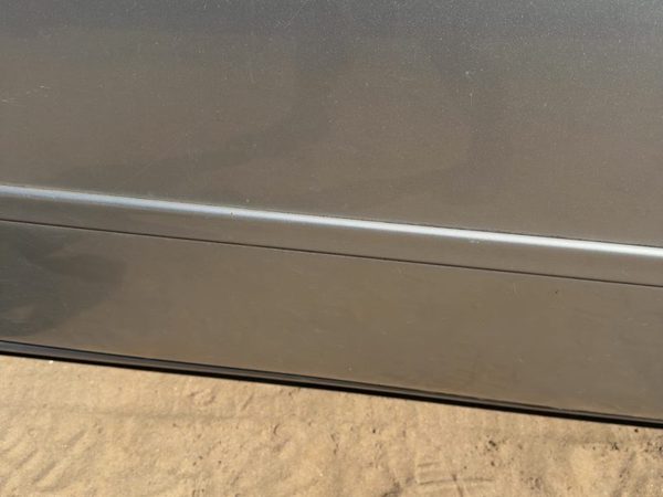 2005 Cadillac Deville Front Door Moulding LH Platinum 67U — photo 6