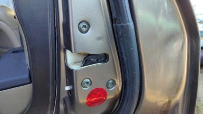 04 05 Mitsubishi Endeavor Passenger Right Rear Door Latch With Rods/cables Back