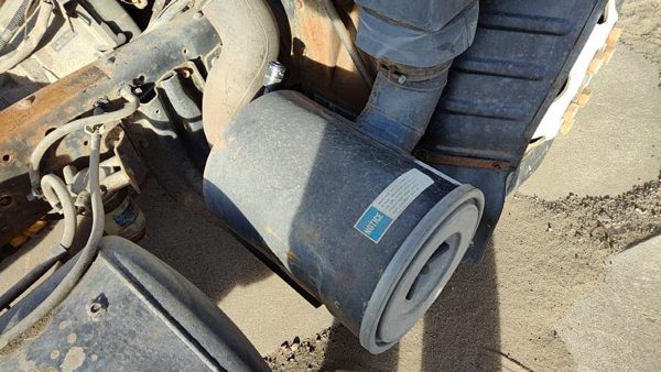 1996 Isuzu Npr Air Cleaner Filter Box Oem Intake Housing 4Bd2 3.9L — photo 2