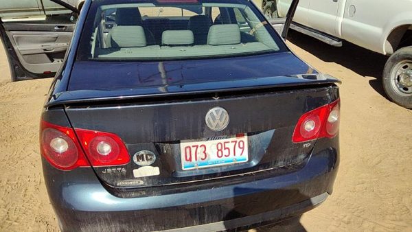 2006 Volkswagen Jetta Trunk/decklid/hatch/tailgate Blue — photo 4