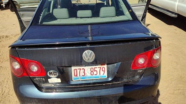 2006 Volkswagen Jetta Trunk/decklid/hatch/tailgate Blue — photo 3