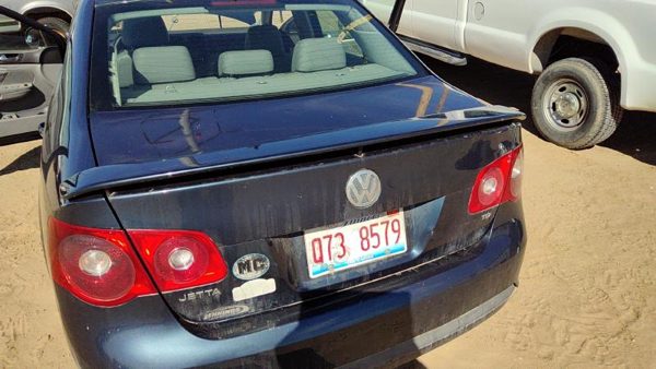 2006 Volkswagen Jetta Trunk/decklid/hatch/tailgate Blue — photo 5