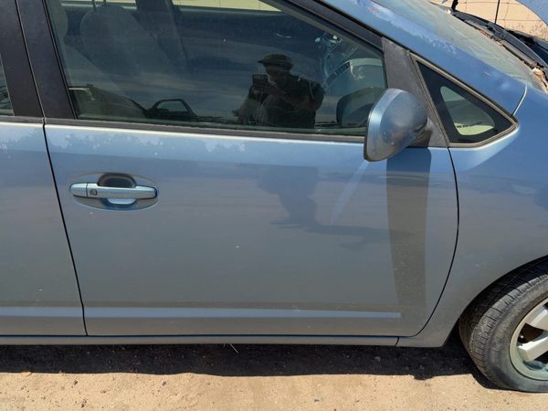 2005 Toyota Prius Front Door RH Blue 8S2 — photo 2