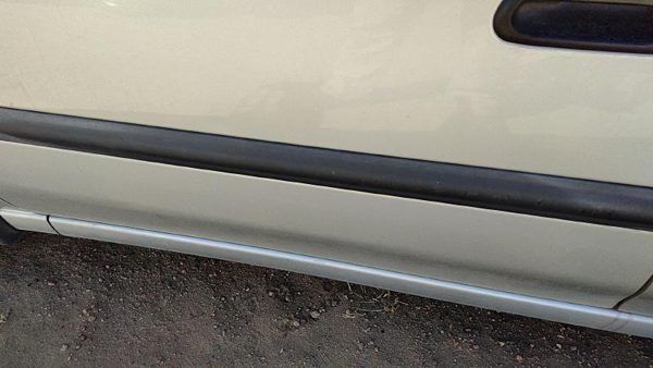 2000-2004 Subaru Legacy Driver Left Front Moulding From Door Oem Trim Strip — photo 3