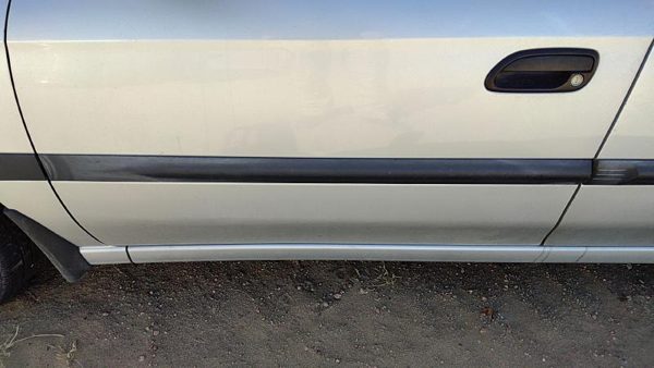 2000-2004 Subaru Legacy Driver Left Front Moulding From Door Oem Trim Strip — photo 1