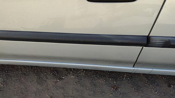 2000-2004 Subaru Legacy Driver Left Front Moulding From Door Oem Trim Strip — photo 2
