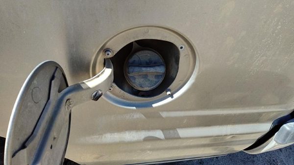 1999-2002 Ford Expedition Fuel Filler Neck Assembly With Gas Cap Oem Xl1Z9034Aa — photo 1