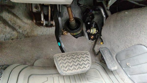 2002-2006 Toyota Camry Gas And Brake Pedal Assembly Automatic Transmission — photo 2