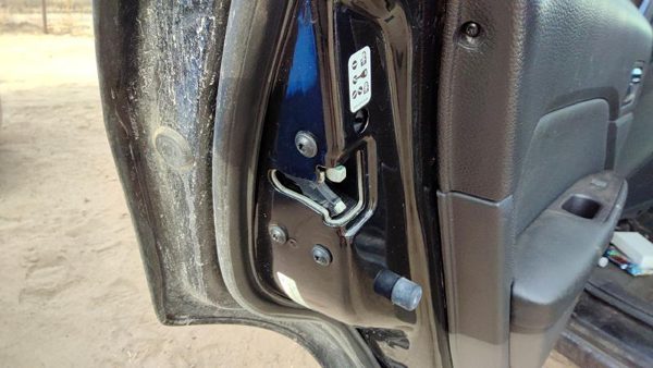 2006-2012 Ford Fusion Driver Left Rear Door Latch With Rods/Cables Oem Back — photo 1