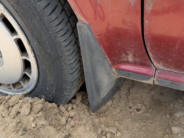 1985-1988 Nissan Maxima Driver Left Moulding From Fender Oem Mud Flap 4Dr Sedan — photo 4