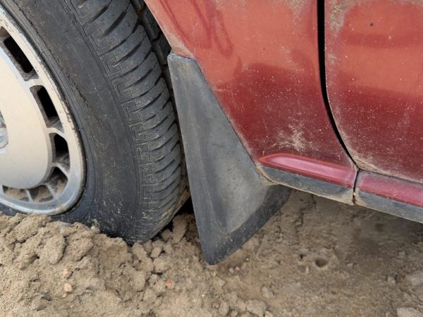 1985-1988 Nissan Maxima Driver Left Moulding From Fender Oem Mud Flap 4Dr Sedan — photo 2