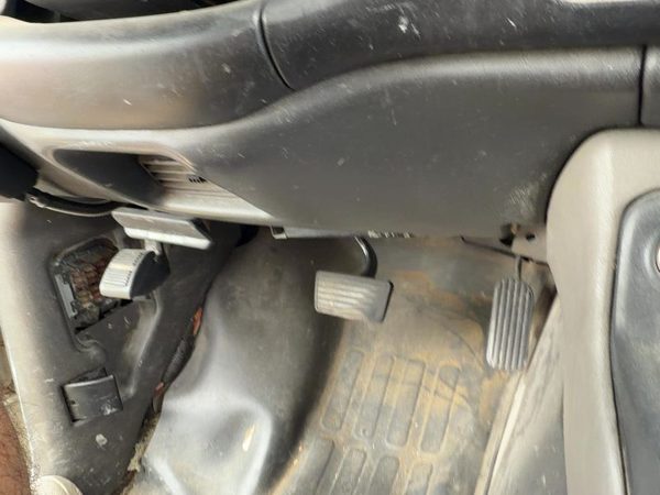 96-02 Express Van 2500 Lower Dash Under Column Knee Bolster Trim Panel Oem Black — photo 4