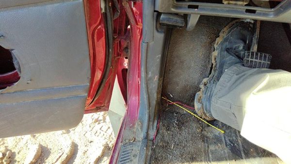1995-1997 Nissan Hardbody Driver Left Lower Kick Trim Panel Oem Gray — photo 1
