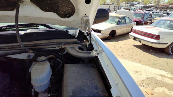2008 Chevy Silverado 2500 Hood Hinge RH White 50U — photo 3
