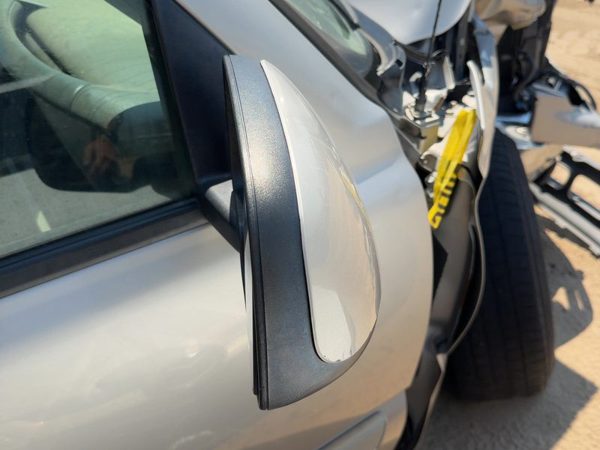 03-06 Suburban 1500 Passenger Right Power Side Mirror Door Silver Birch 59U — photo 2