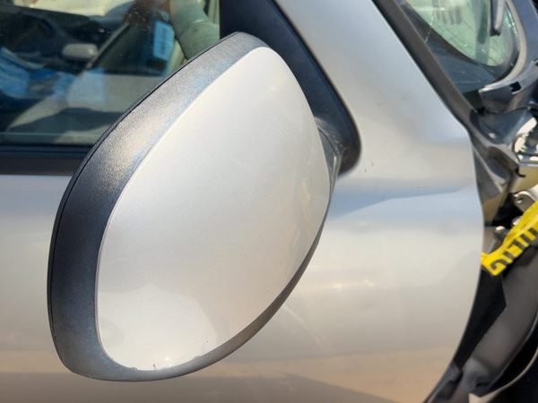 03-06 Suburban 1500 Passenger Right Power Side Mirror Door Silver Birch 59U — photo 4