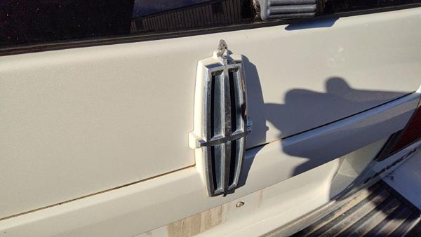 2007-2008 Lincoln Navigator License Plate Trim Surround Panel Tail Trunk Finish — photo 6