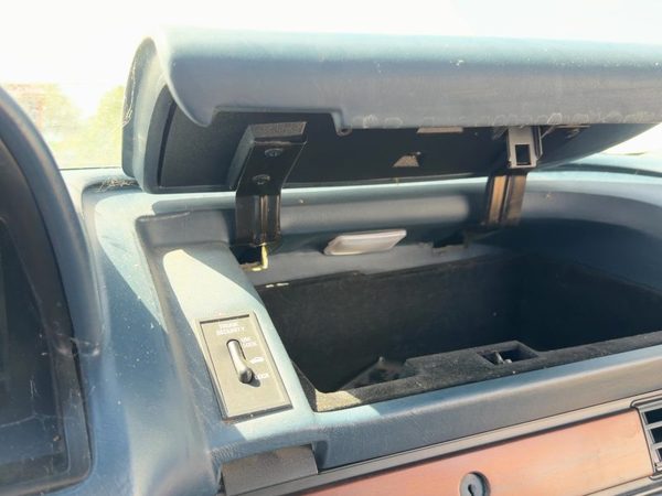 1993 Olds Eighty Eight Glove Box Assembly Complete Door With Latch Oem Blue — photo 5
