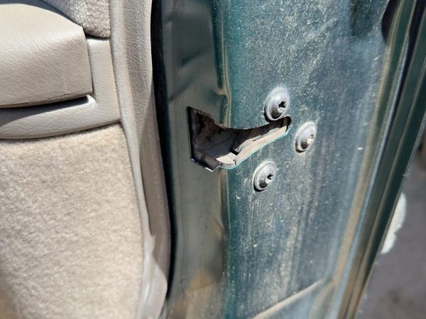 95-01 Chevy Lumina Passenger Right Front Door Latch with Rods/Cables 16629726 — photo 2