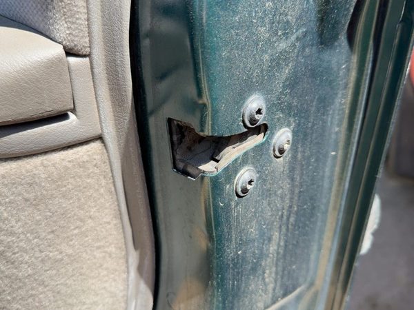 95-01 Chevy Lumina Passenger Right Front Door Latch with Rods/Cables 16629726 — photo 3
