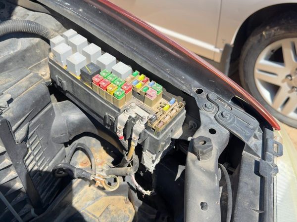 2005-2007 Ford Escape Engine Fuse Box Power Distribution Panel Oem 3.0L — photo 1