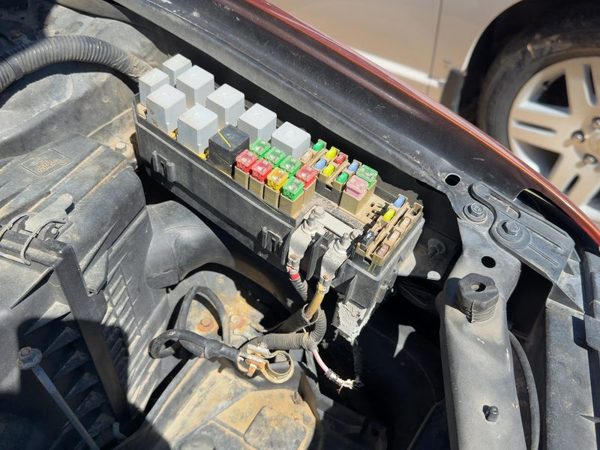 2005-2007 Ford Escape Engine Fuse Box Power Distribution Panel Oem 3.0L — photo 2