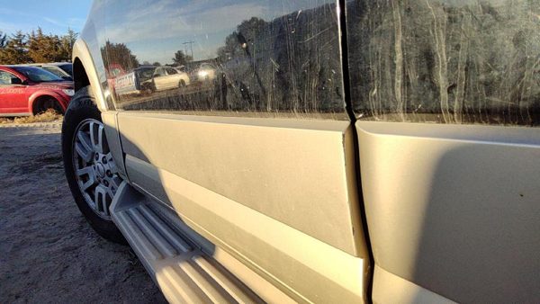 2008 Ford Expedition Front Door LH Ua Black — photo 7