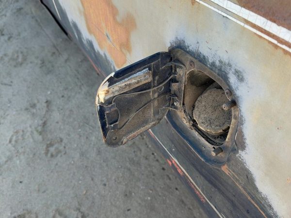 1981-1993 Dodge D150 Fuel Tank Door With Hinge Gas Lid Oem Filler — photo 3