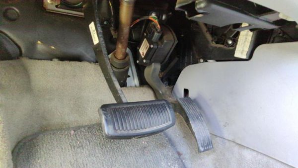 2006-2010 Hyundai Sonata Gas And Brake Pedal Assembly Automatic Transmission — photo 1