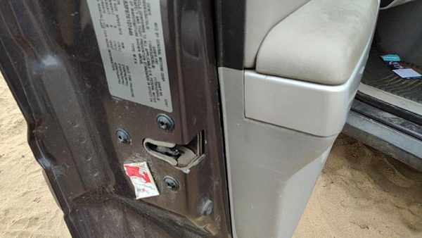 2005-2009 Chevy Equinox Driver Left Front Door Latch With Rods/Cables Oem — photo 3