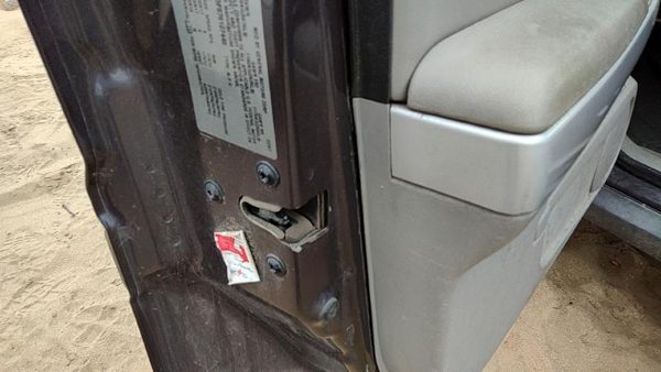 2005-2009 Chevy Equinox Driver Left Front Door Latch With Rods/Cables Oem — photo 2