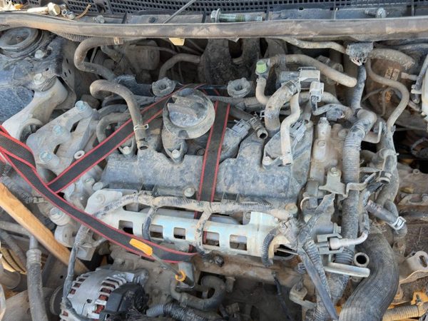 2014 Nissan Sentra Valve Cover 1.8L — photo 1