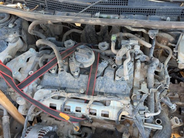 2014 Nissan Sentra Valve Cover 1.8L — photo 4