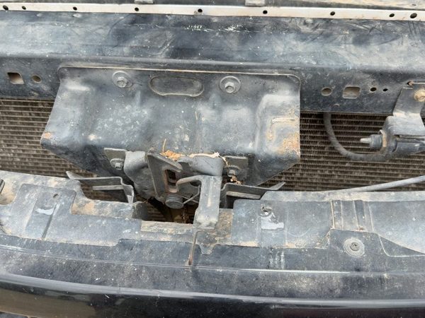 1997-2005 Ford Expedition Hood Latch Assembly With Bracket Oem Yl3Z16138Aa — photo 2