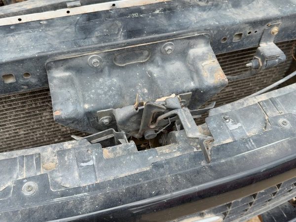 1997-2005 Ford Expedition Hood Latch Assembly With Bracket Oem Yl3Z16138Aa — photo 3