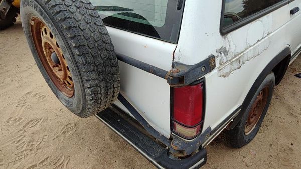 1984-1994 Chevy S10 Blazer Spare Tire Carrier Oem Swing Gate — photo 2