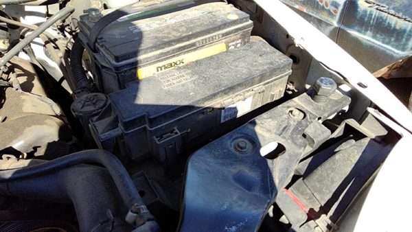 2005 Jeep Liberty Engine Fuse Box 3.7L — photo 2