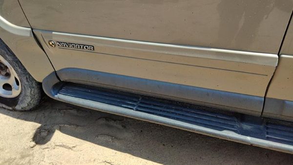 98 Lincoln Navigator Driver Left Front Moulding From Door Oem Trim Strip Gold Bi — photo 1