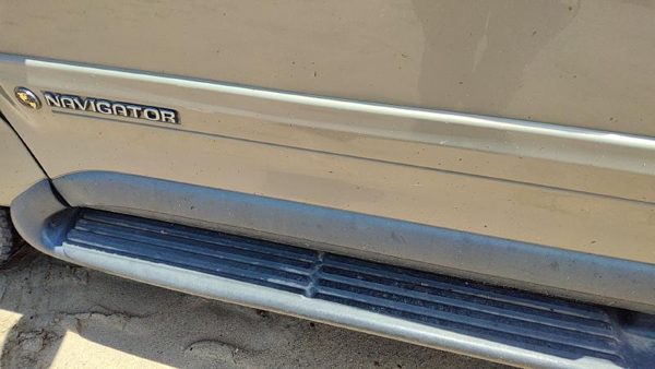 98 Lincoln Navigator Driver Left Front Moulding From Door Oem Trim Strip Gold Bi — photo 3