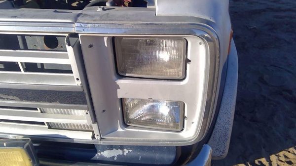 1989 Chevy G20 Van Driver Left Trim Bezel Around Headlight Oem Dual 15596118 — photo 2