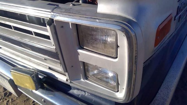 1989 Chevy G20 Van Driver Left Trim Bezel Around Headlight Oem Dual 15596118 — photo 5