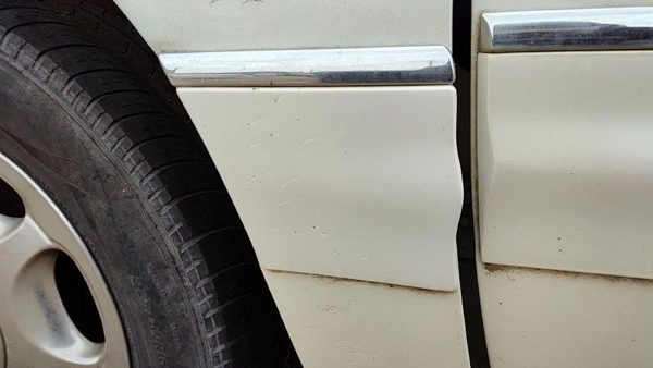 1997-05 Buick Park Ave Driver Left Moulding From Fender Oem Trim Strip White 78u — photo 1