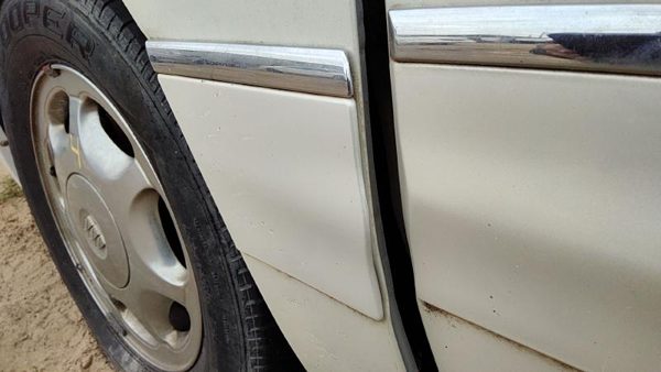1997-05 Buick Park Ave Driver Left Moulding From Fender Oem Trim Strip White 78u — photo 2